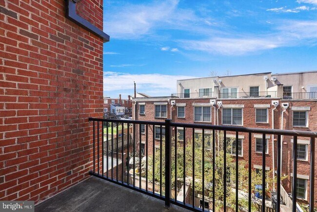 Building Photo - 181 E Reed Ave