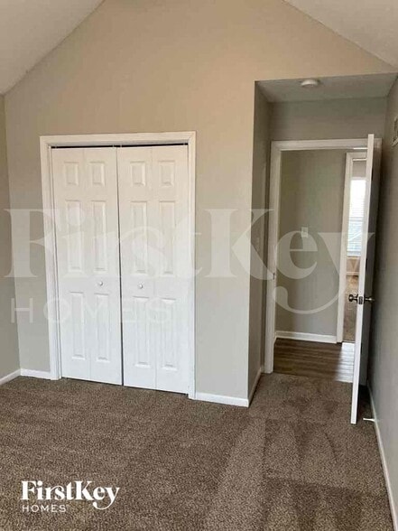 Building Photo - 904 E Madelyn Dr