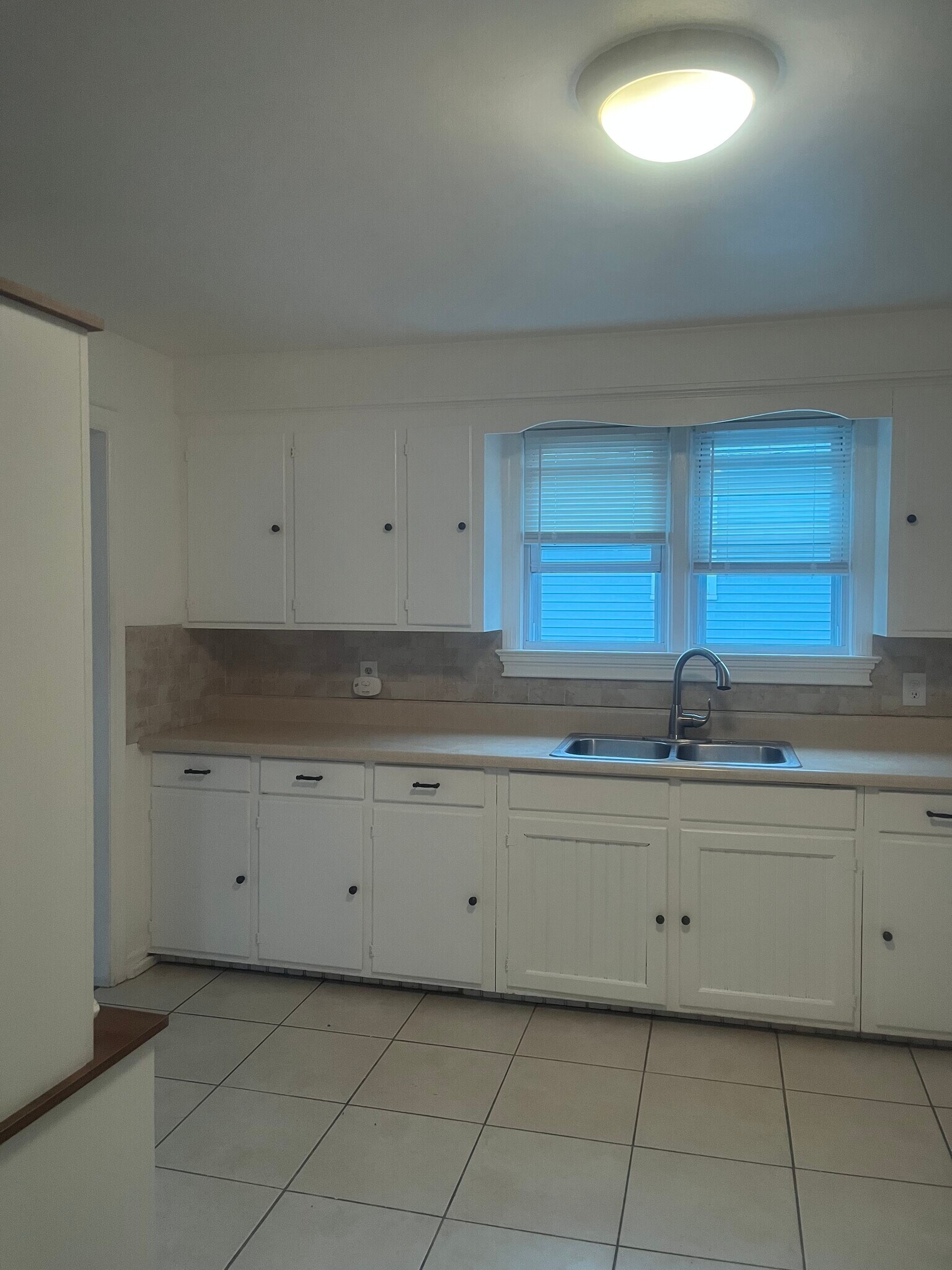 Building Photo - 136 King St