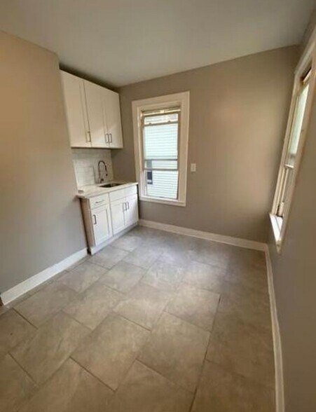Primary Photo - 386 Summer Ave