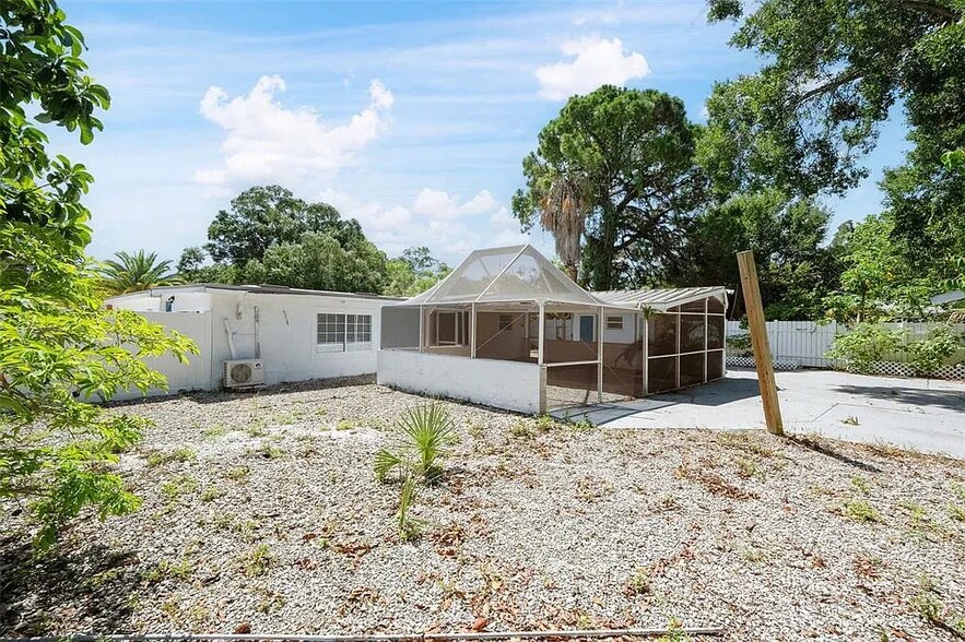 Building Photo - 4506 Carlyle Rd