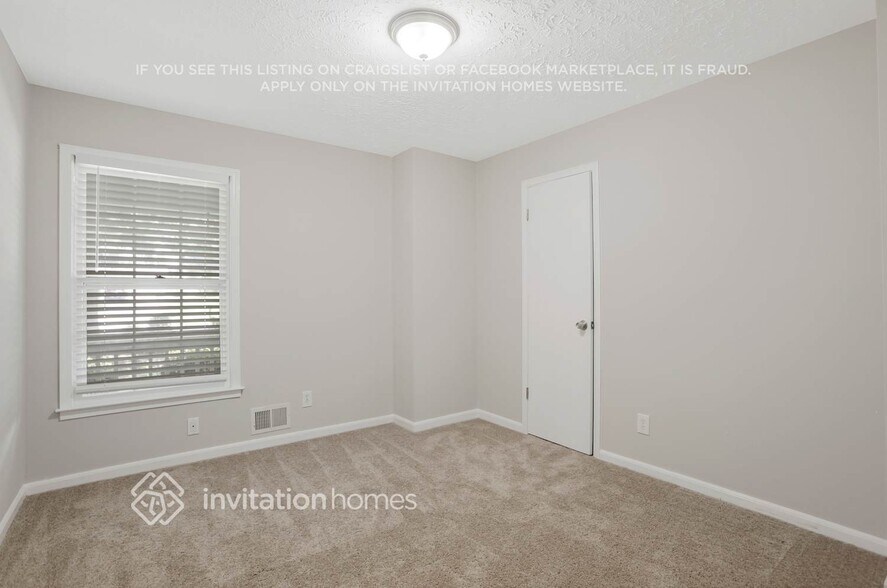 Building Photo - 2010 Carriage Way