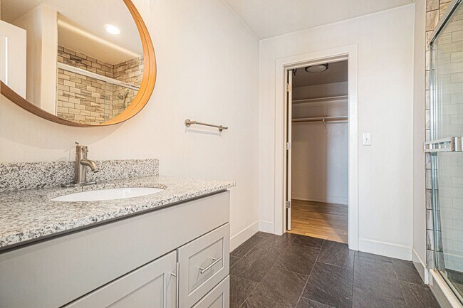 Building Photo - Modern 1 Bedroom, 1 Bath Apartment Home  Located In Historic Westport