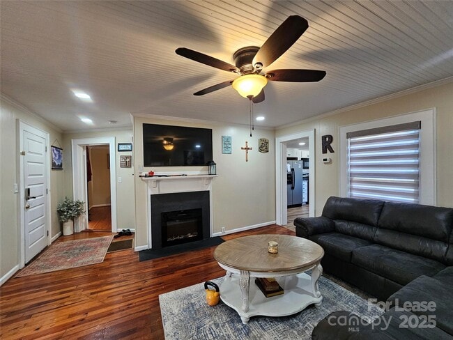 Building Photo - 208 W Main St