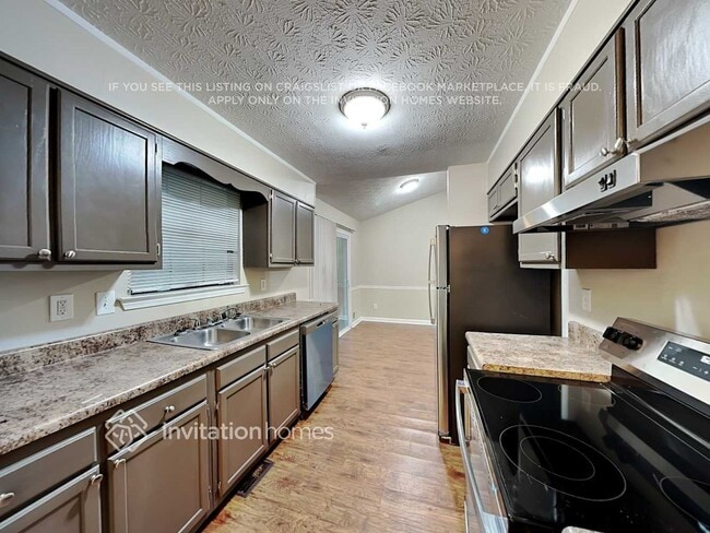 Building Photo - 40 Brook Valley Dr