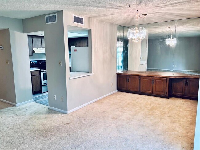 Building Photo - 592 Fairways Cir
