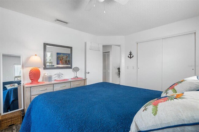 Building Photo - 115 15th Ave