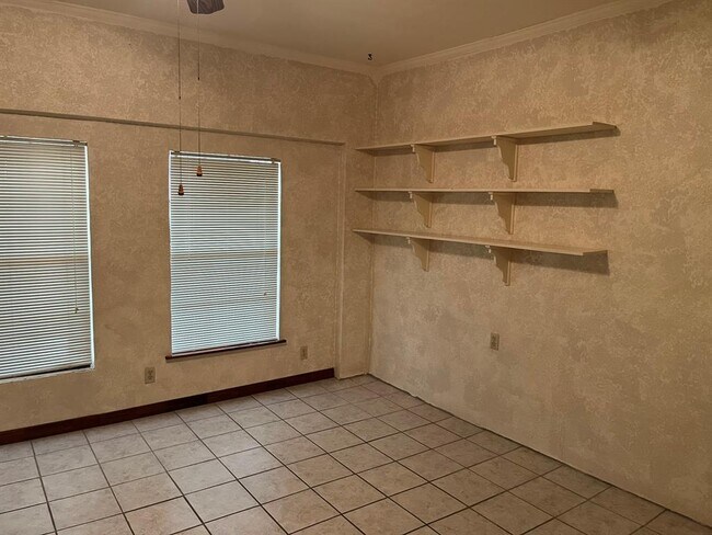 Building Photo - 670 Farm to Market 1626