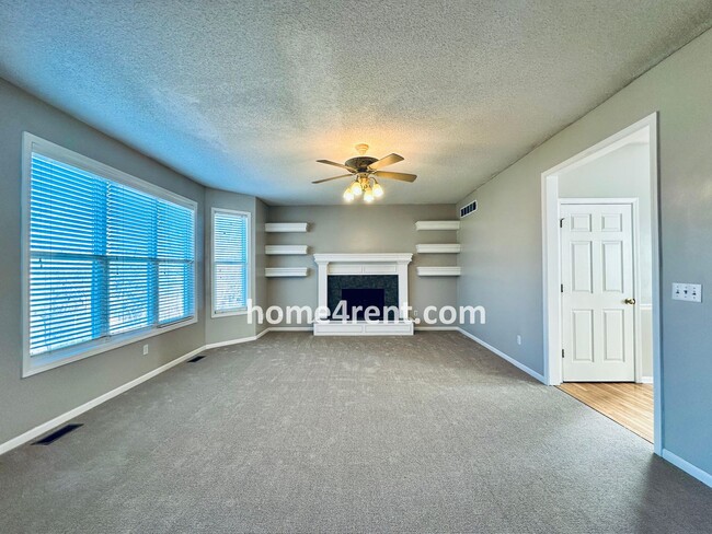 Building Photo - BRAND NEW PAINT & CARPET!! Gorgeous, Updat...