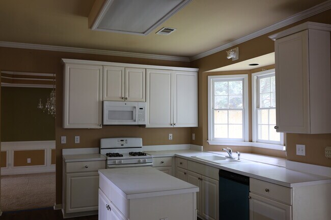 Building Photo - 7045 Devonhall Way