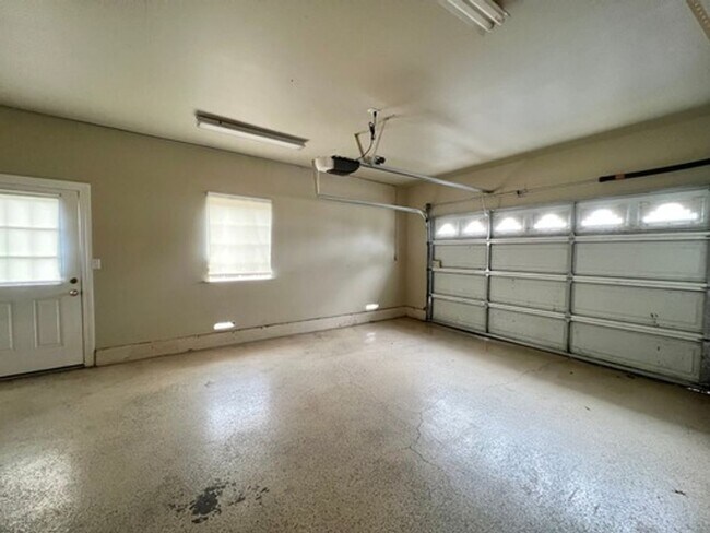 Building Photo - Custom Features, 3 Bedroom, 2 Bathroom, Napa Home