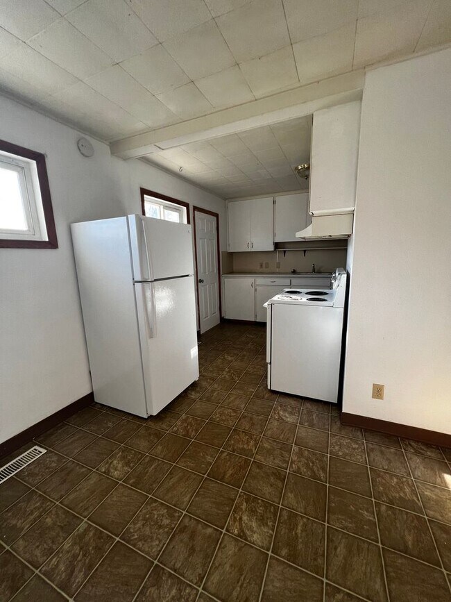 Building Photo - Vine Maple Triplex