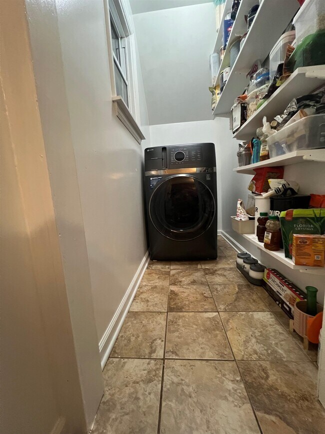 Building Photo - 11 Beverly Pl