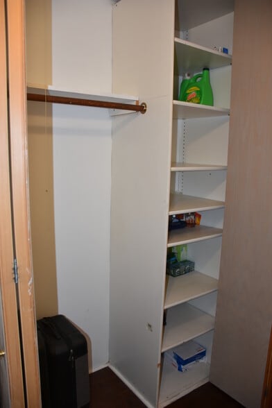 Entrance closet open #2 - 1636 N Wells St