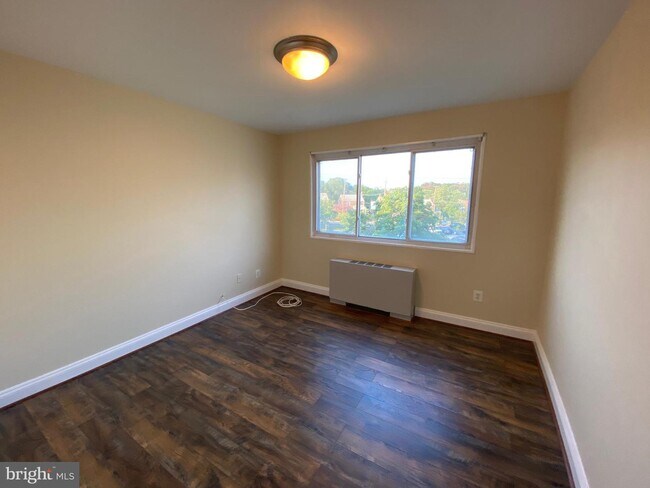 Building Photo - 1001 Chillum Rd