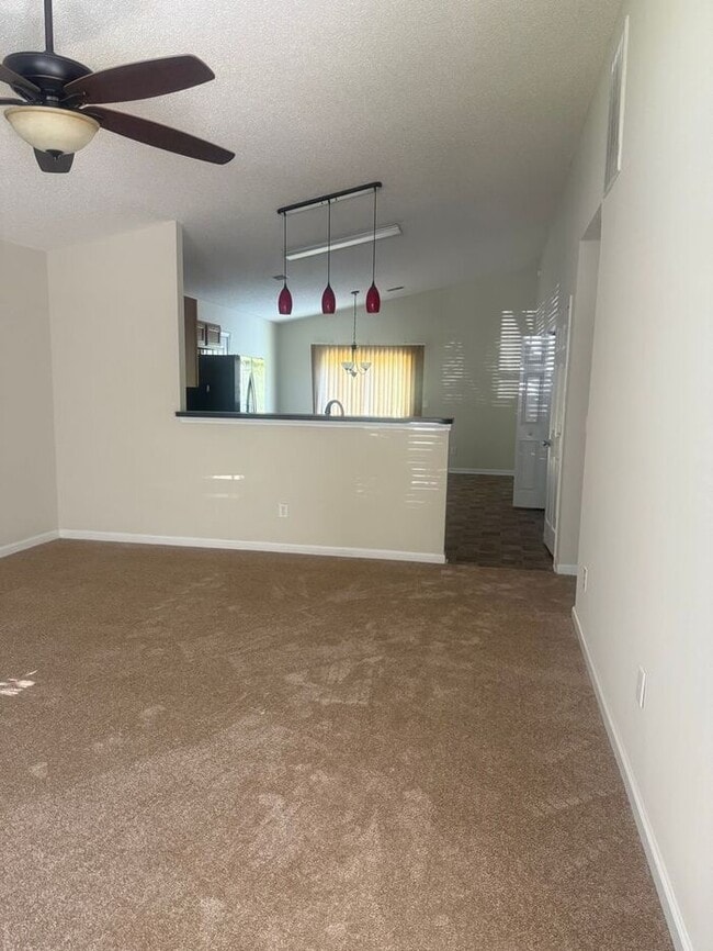 Building Photo - Lexington-Offering Self Guided Tour with R...