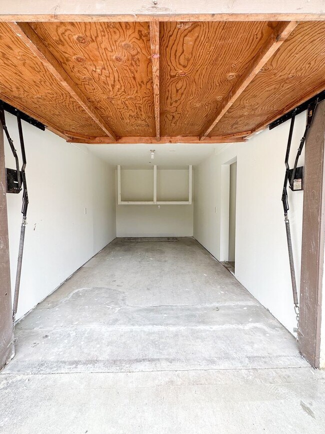 Building Photo - 922 Benito Ave
