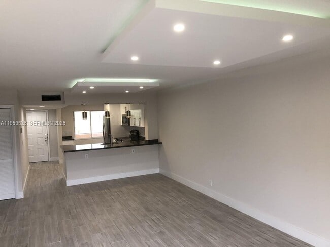 Building Photo - 161 Lakeview Dr