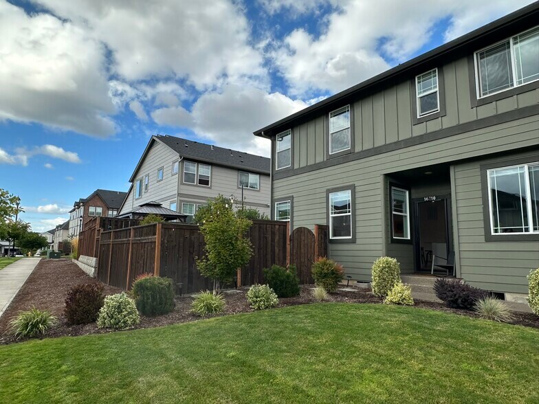Building Photo - 16710 SW Darwin Loop