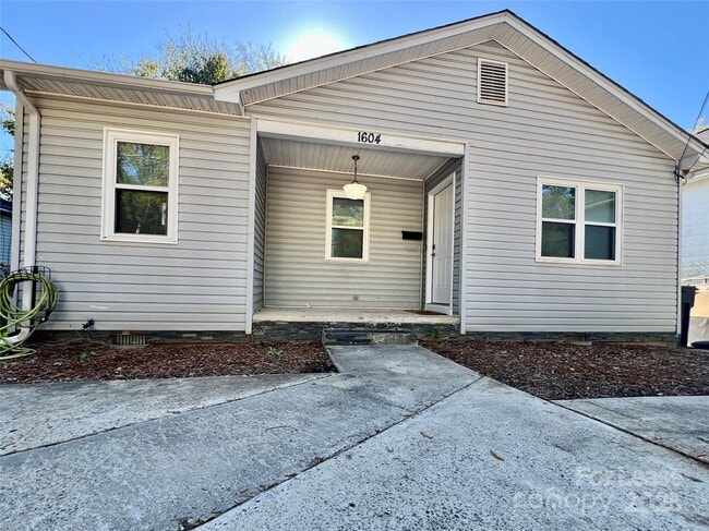 Building Photo - 1604 N Davidson St