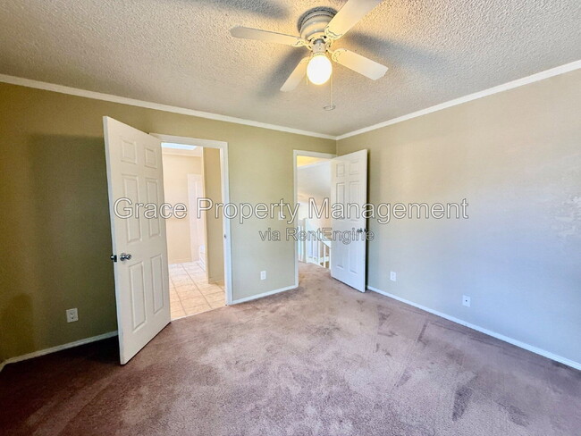 Building Photo - 405 S 28th Ln