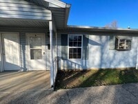 Building Photo - 2 BD, 2 BA Desirable Duplex in Martin!