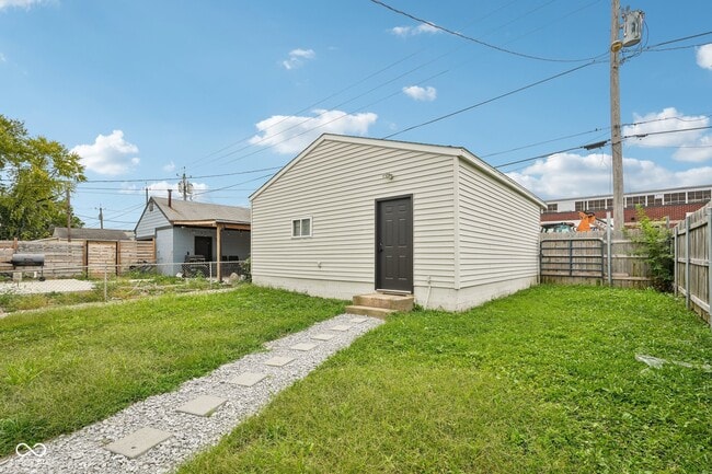 Building Photo - 3847 Hoyt Ave