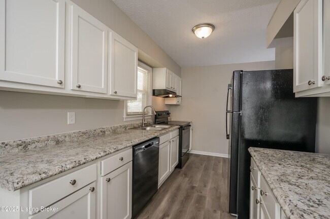 Building Photo - 8300 Pandorea Dr