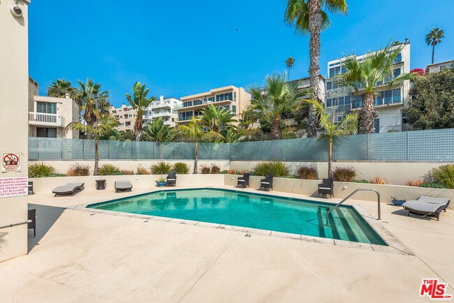 Building Photo - 7301 Vista Del Mar
