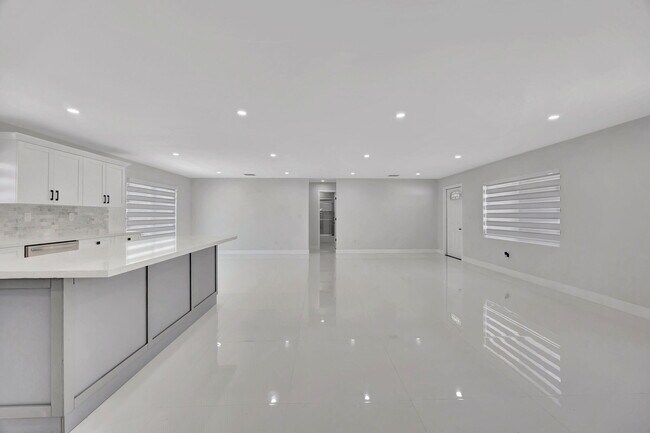 Building Photo - 14851 SW 71st St