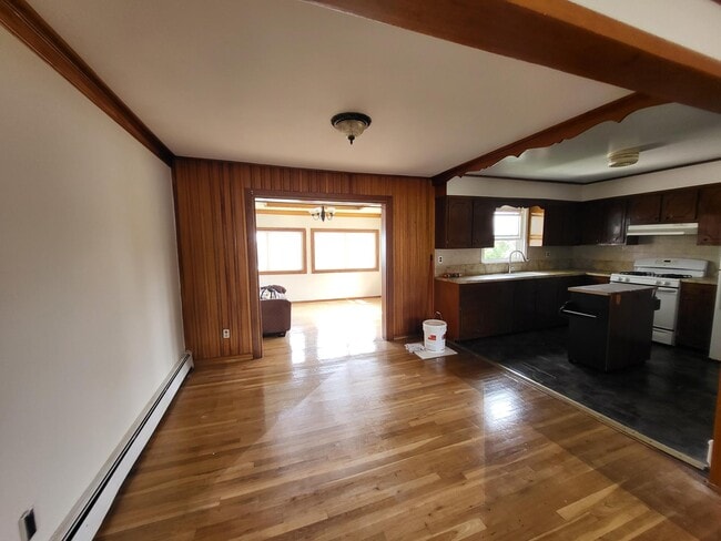 Building Photo - 38 Hillside Ave