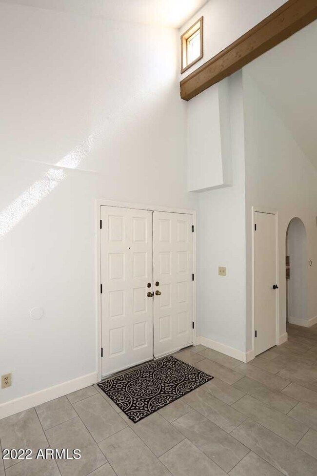 Building Photo - 8428 N 16th Pl