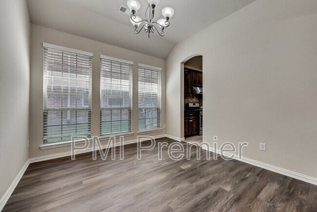 Building Photo - 2900 N Umberland Dr