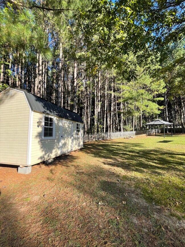 Building Photo - 624 Monger Ln