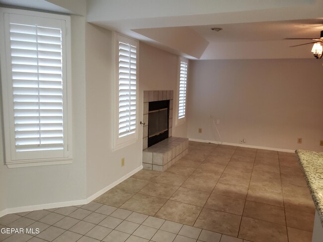 Building Photo - 4365 Loma De Oro Dr