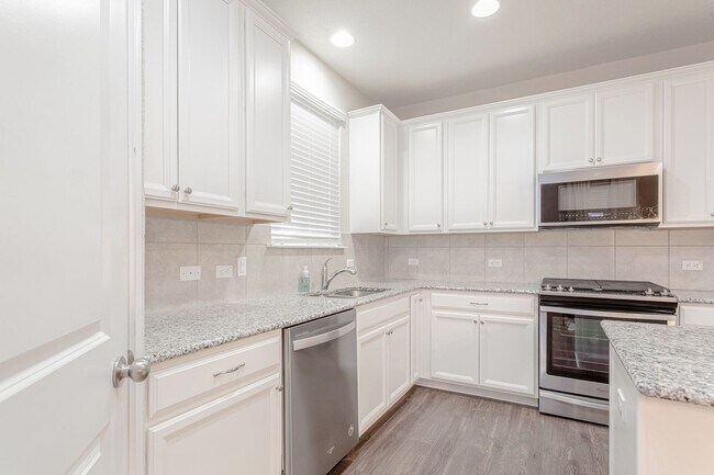 Building Photo - 632 Reinhardt Blvd