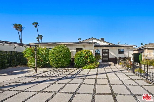 Building Photo - 17141 Sherman Way