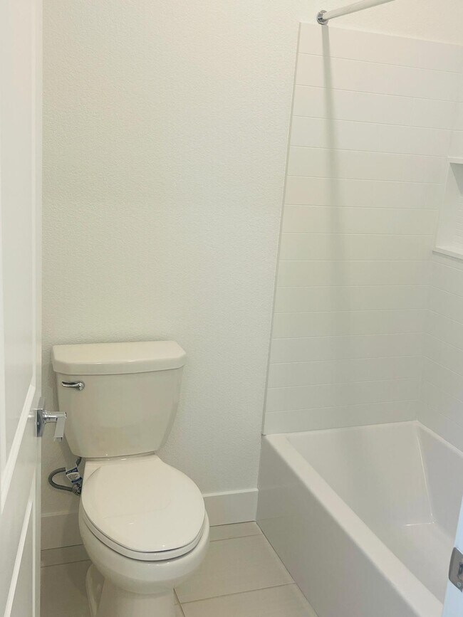 Building Photo - 2710 Old Larks Ln