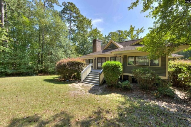 Building Photo - 9 Fairway Ln