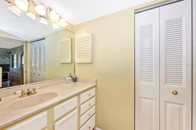 Building Photo - 5219 Lake Village Dr