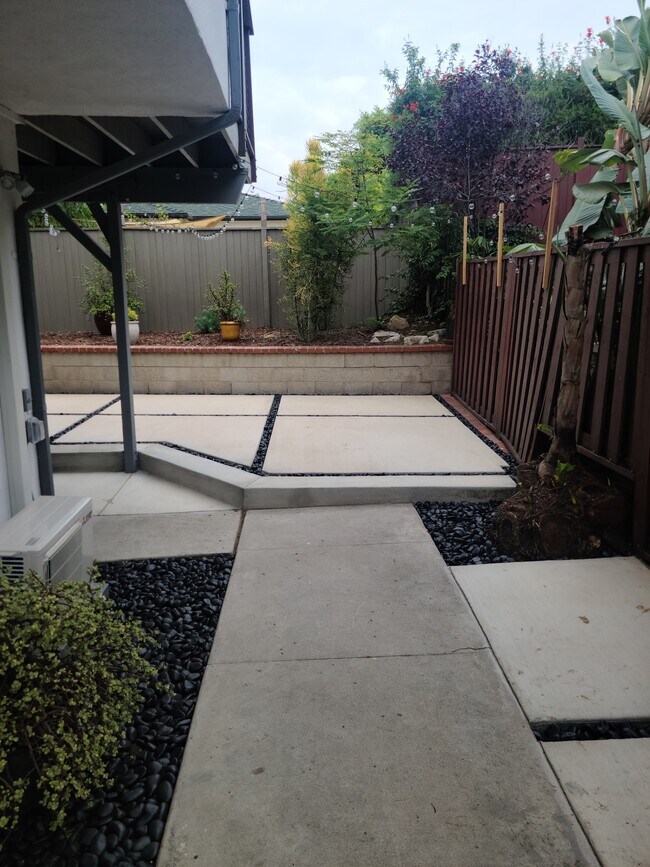 Building Photo - 734 Ashland Ave