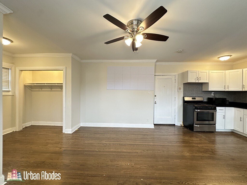 Building Photo - 2133 N Dayton St