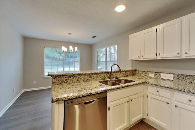 Building Photo - 64 Hickory Oak Dr