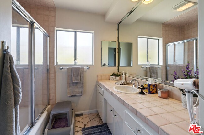 Building Photo - 12237 Hesby St