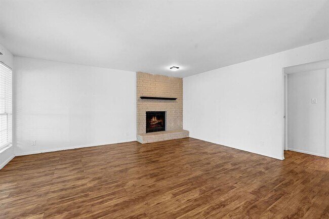 Building Photo - 2106 Lamplight Village Cir