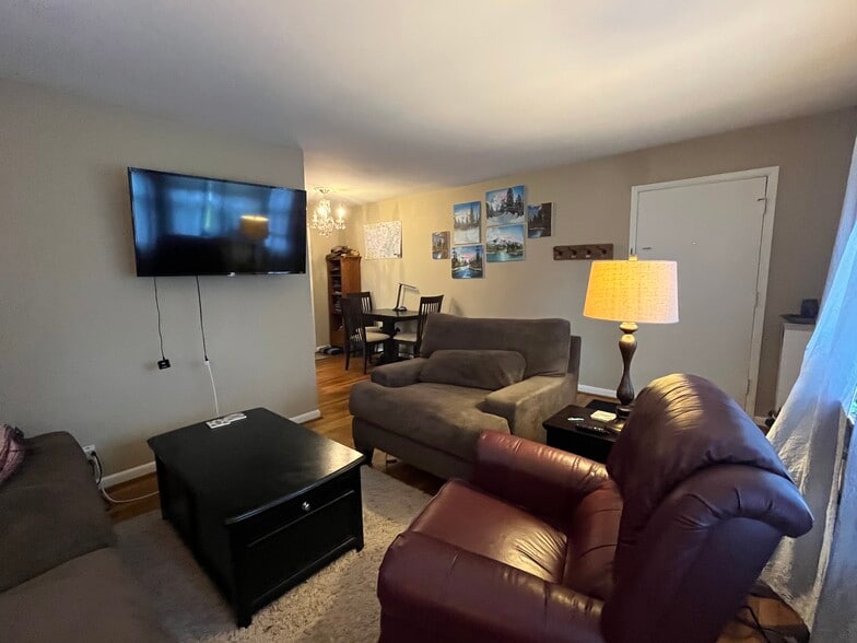 Building Photo - 3003 Oakland Ave