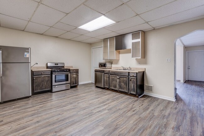 Building Photo - Available August 2026 - 3 Bedroom Home w/ Central AC & Spacious Yard!