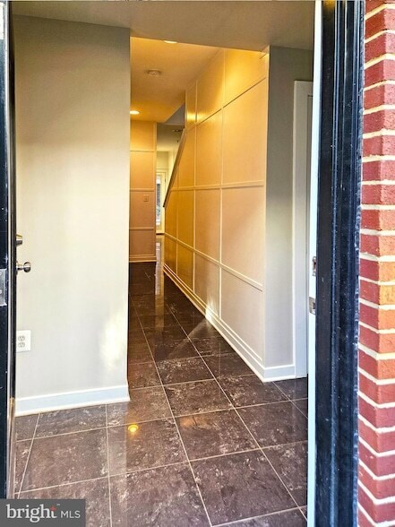 Building Photo - 12 S Regester St