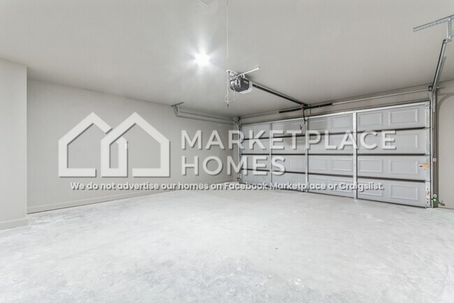 Building Photo - 1519 W 15th St