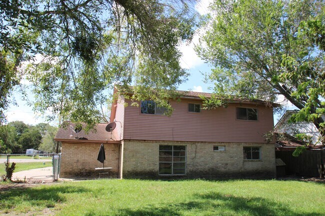 Building Photo - 1131 Gifford Rd